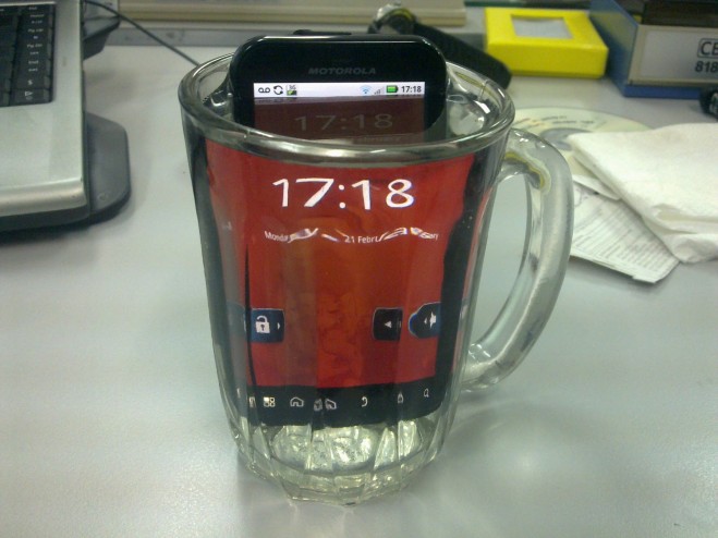 motorola-defy-plus-water-resistant-smartphone
