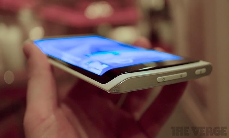 [CES 2013] Samsungov prototip telefona sa fleksibilnim OLED ekranom