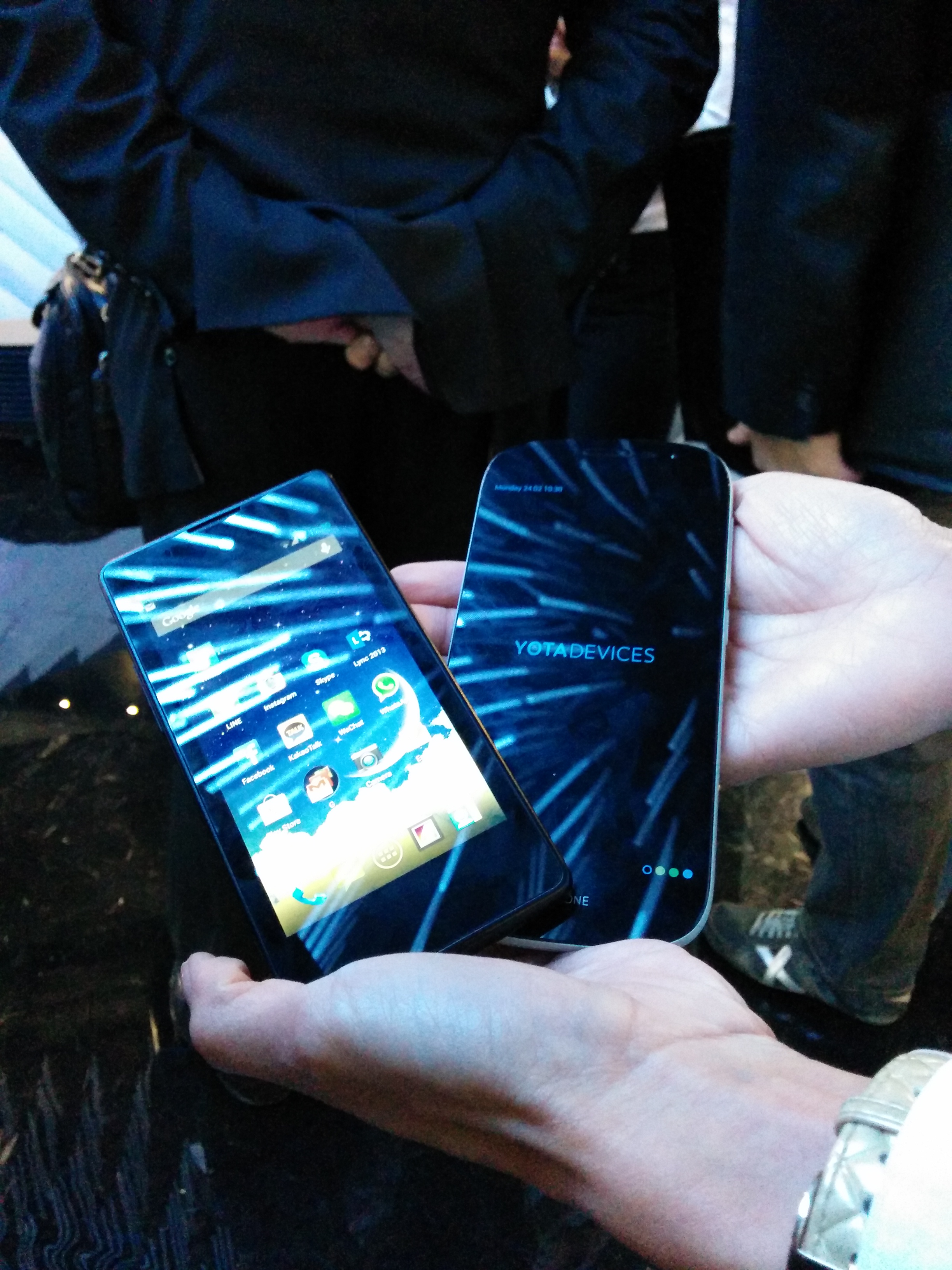 YotaPhone proglašen za najbolji telefon kongresa #MWC2014
