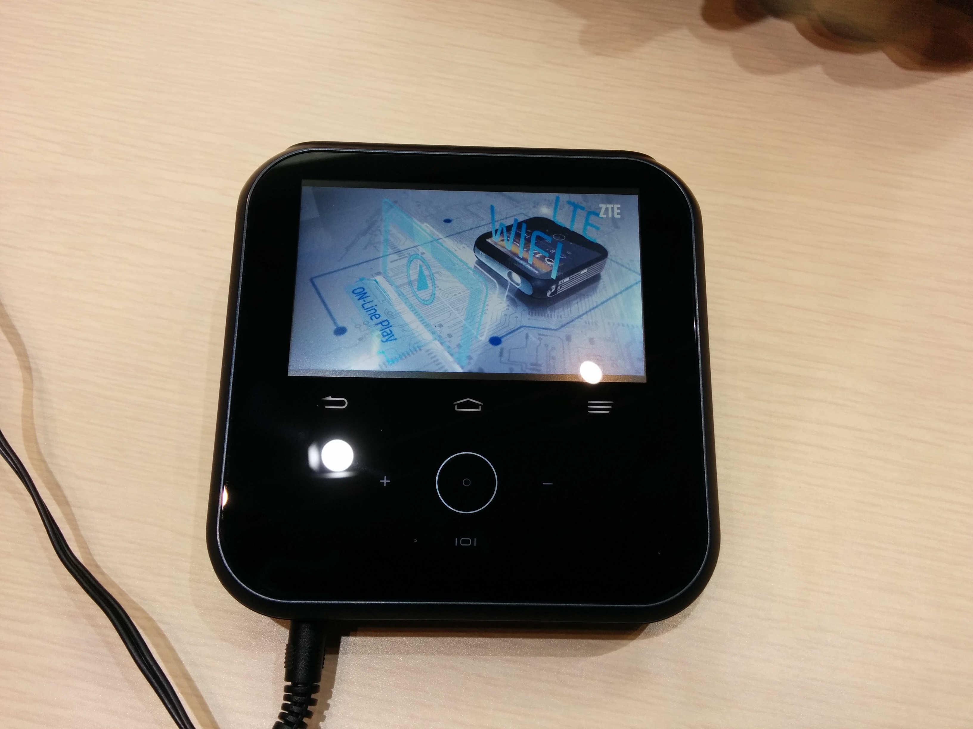 ZTE Projector Hotspot hands-on video