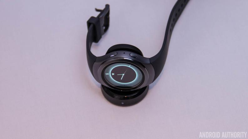 Juče je Samsung predstavio novi pametni sat Gear S2