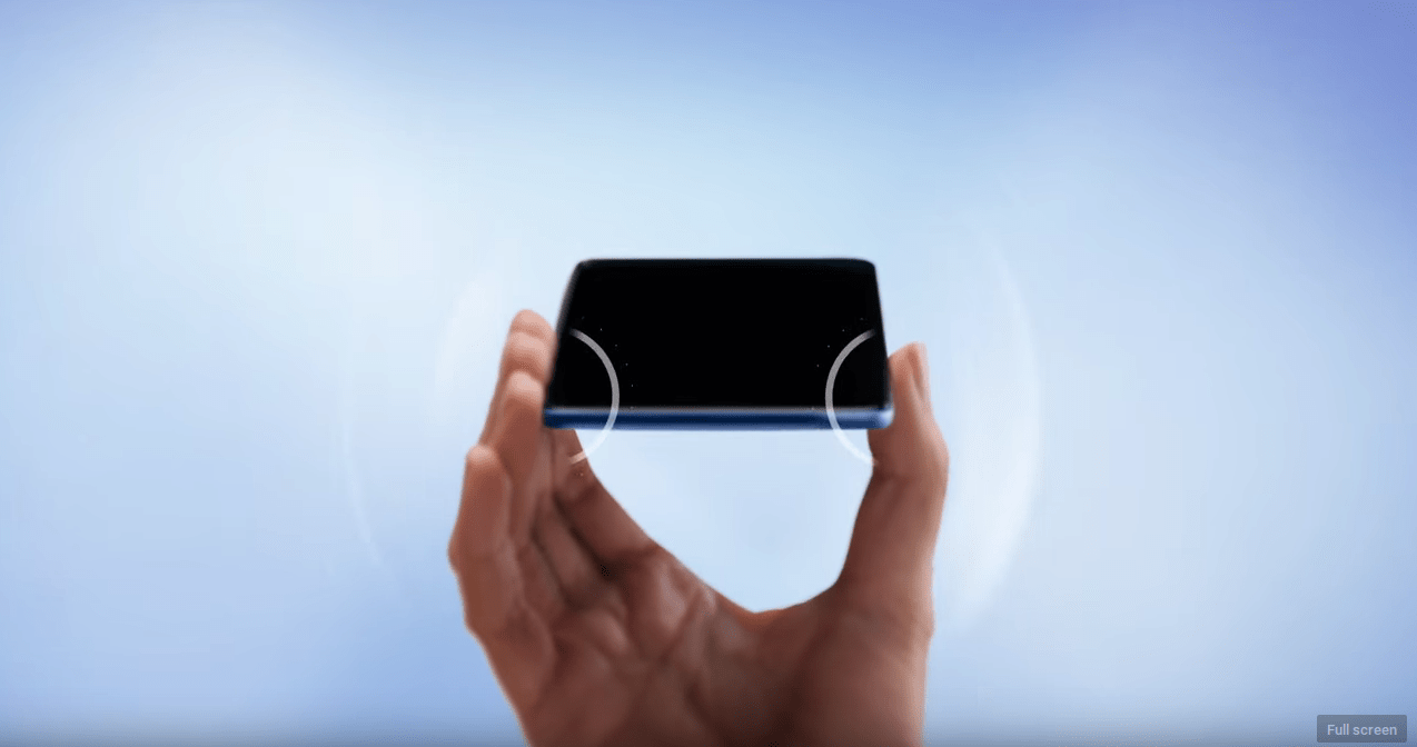 HTC nas tizuje kratkim video klipom \"Squeeze for the Brilliant U\"